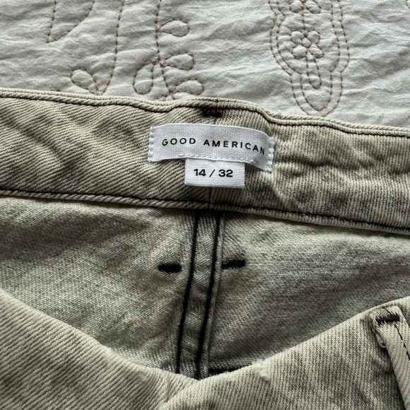 Good American Light Gray Straight Leg Jeans - Picture 5 of 8